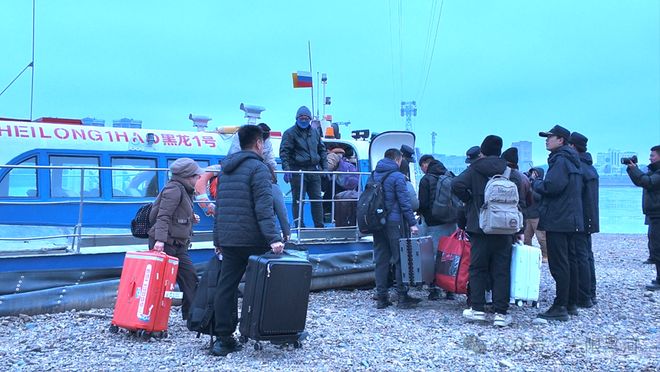 賭波：女子返乡打顺风车却打到大货车？7 秒视频获千万次播放，真相背后藏着满满温情